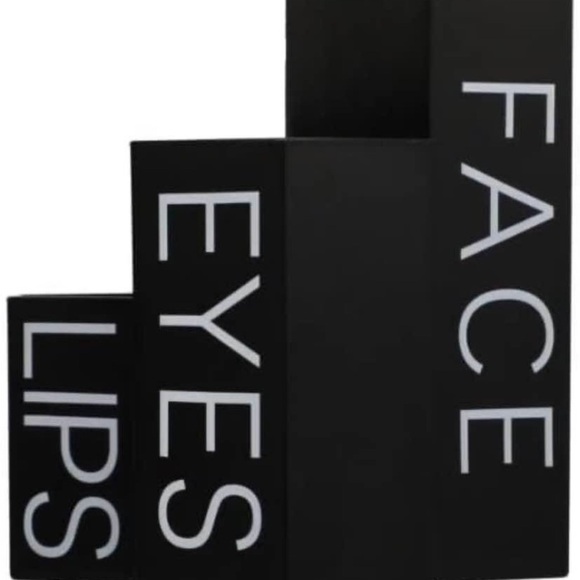 🌸 4 for $20 Face/Eyes/Lips Cosmetic Storage—3 Compartments. - Picture 2 of 6